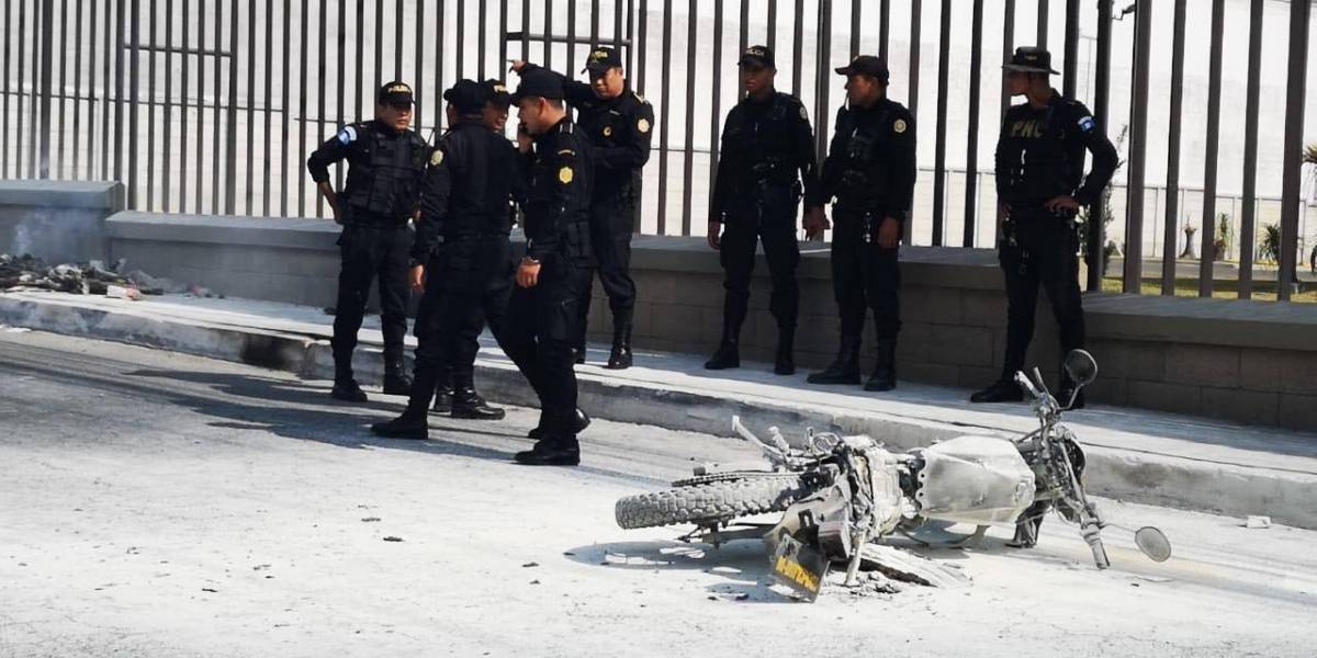 Vídeo: Queman a presuntos motosicarios en bulevar El Naranjo (Imagenes fuertes)