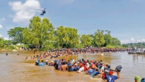 MIRGRANTES-EN-EL-RÍO-SUCHIATE