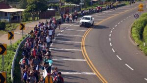 Migrantes en frontera de México con Guatemala