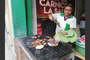 negocios_usan_hojas_de_maxan_soy502_guatemala