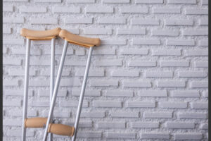 Crutch,On,The,White,Brick,Wall