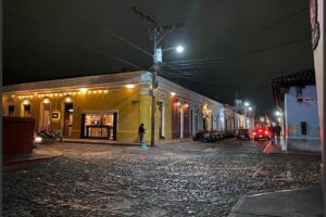 antigua_guatemala_agresion_hombre_mujer