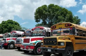 estacion-de-autobuses-_-chicken-bus