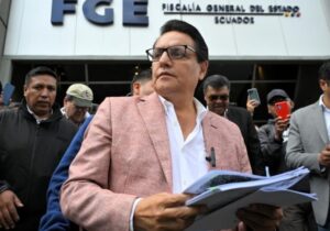 matan-a-tiros-a-fernando-villavicencio-candidato-a-la-presidencia-de-ecuador-183456-183459