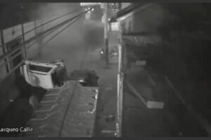 jalapa_carro_termino_volcado_auto_descontrolado_