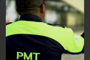 pmt_coban_agente_multado_no_usar_placas__0